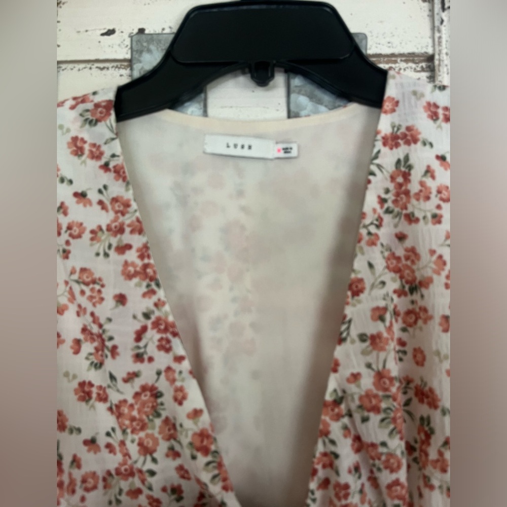 LUSH Floral Romper size M - Picture 3 of 3